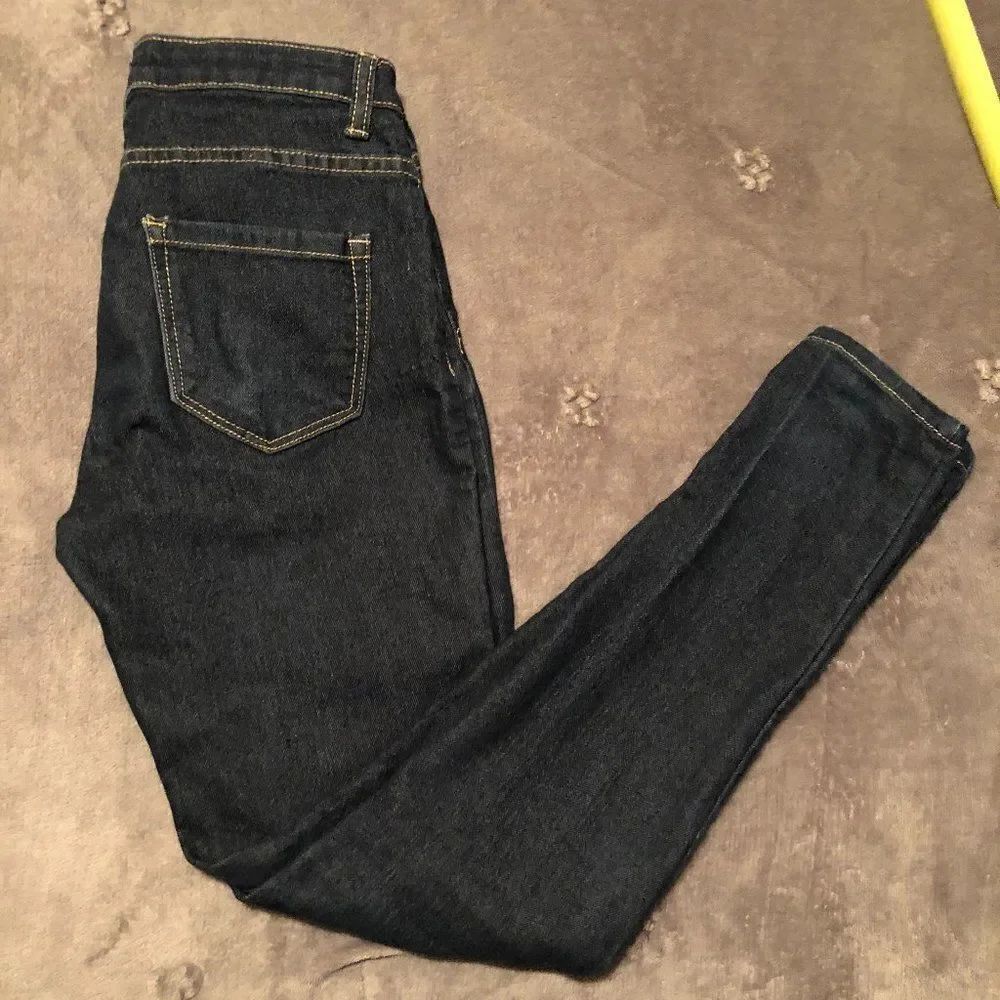 FOREVER 21 Dark Wash Blue Jeans Skinny size 25.           25